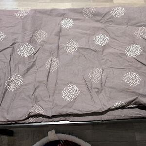 Elegant Brown and White Bedding Set